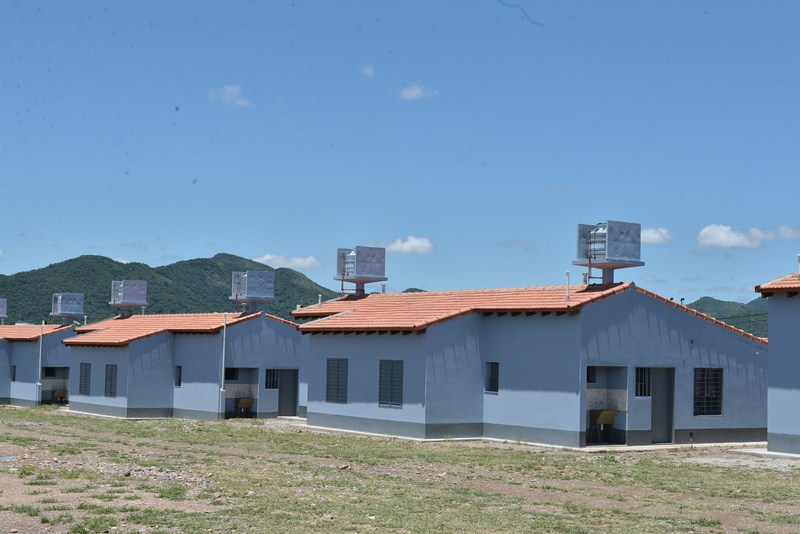 Entrega de viviendas en Huaico