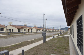 Entrega de viviendas en Localidad de Huaico